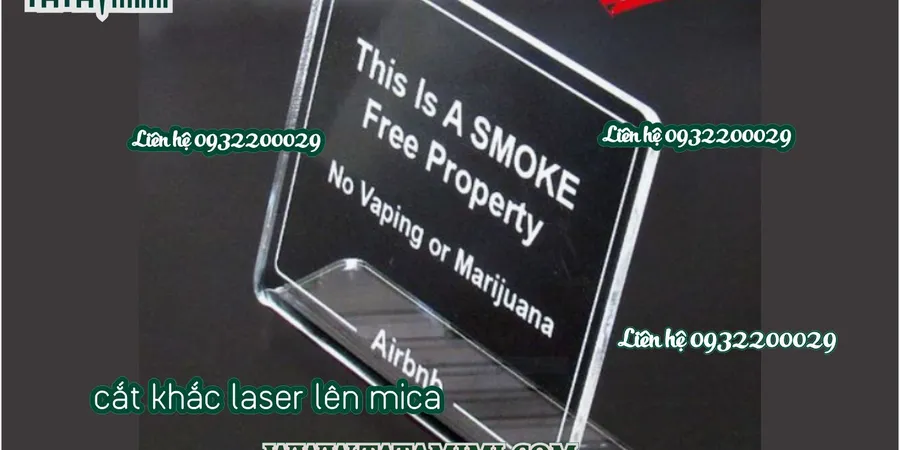 Kệ chữ L gồm 1 tấm hay 2 tấm mica ghép lại với nhau