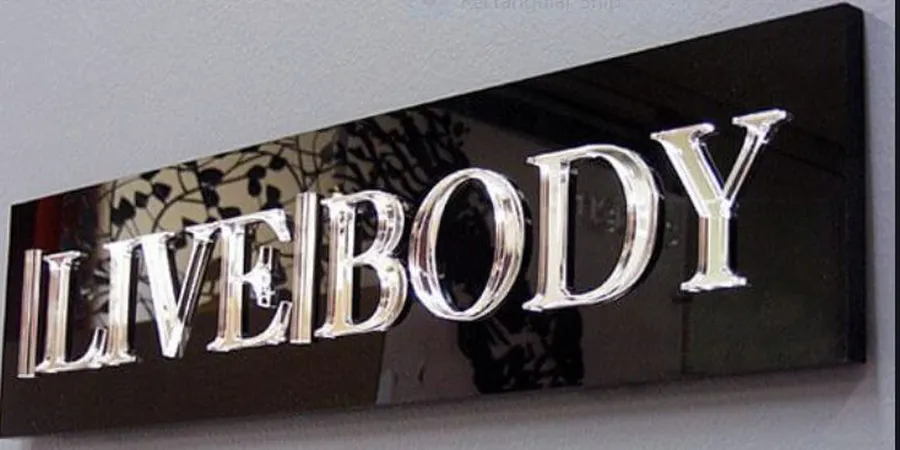 Hộp đèn thường treo ở trung tâm thương mại