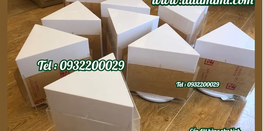 Kệ mica đế xoay 3 mặt. Kệ mica menu xoay 4 mặt