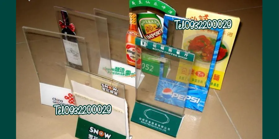 Menu để bàn có đế rời có các màu mica khác nhau