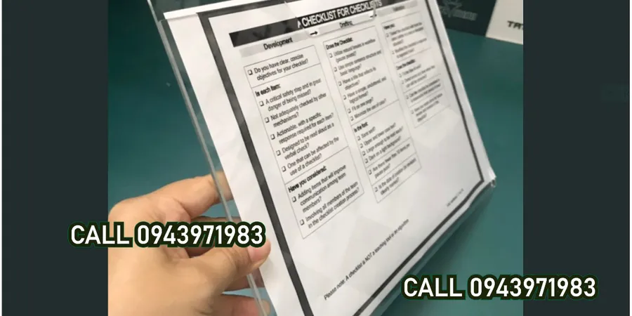Kệ treo tường bằng mica với các mẫu đa dạng