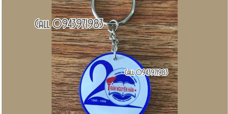 Móc khóa quà tặng từ mica