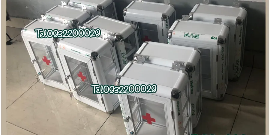 Tủ thuốc làm bằng mica bo nhôm