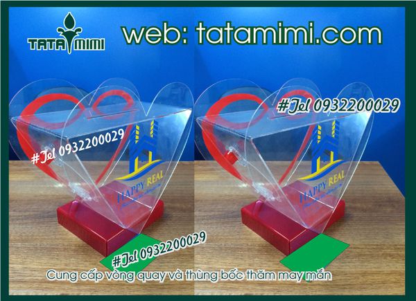 Thùng mica trái tim chứa tấm long nhân ái