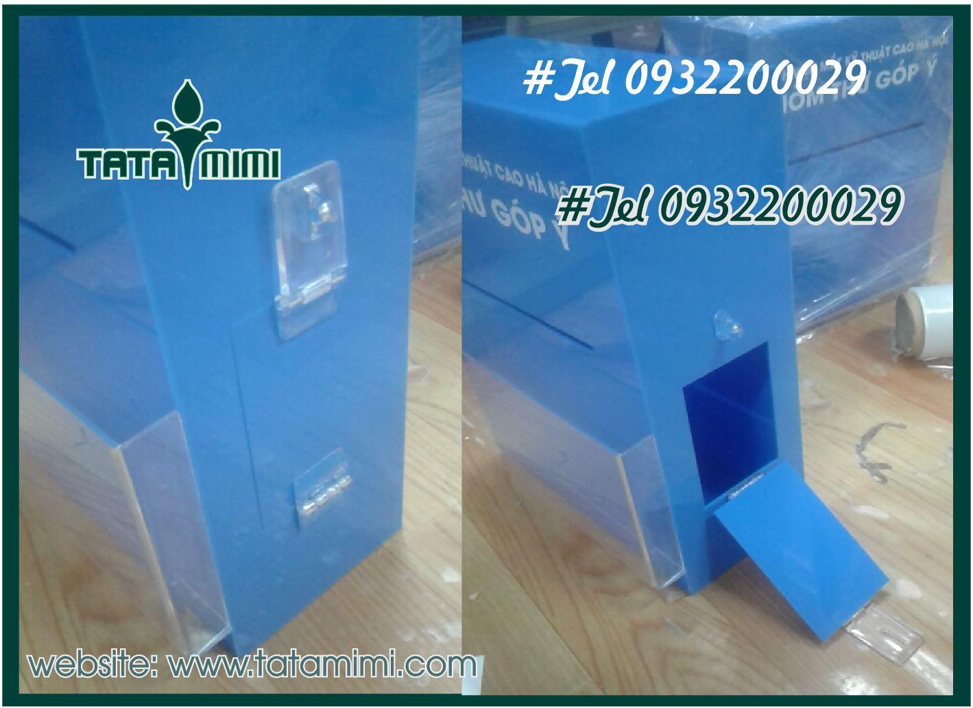 Hộp thư góp ý được làm từ mica màu xanh coban