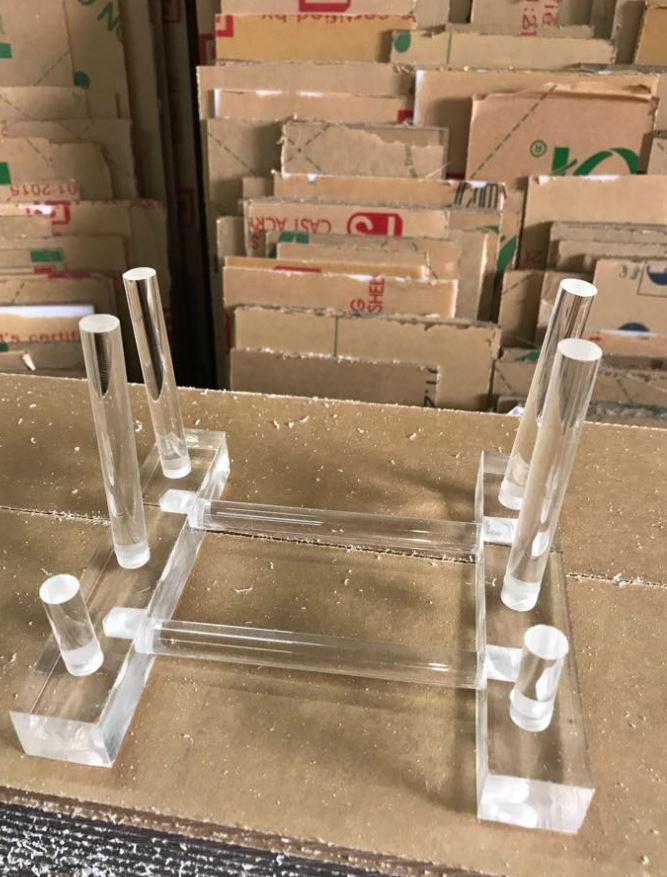 Cắt chữ với mica trong và mica màu