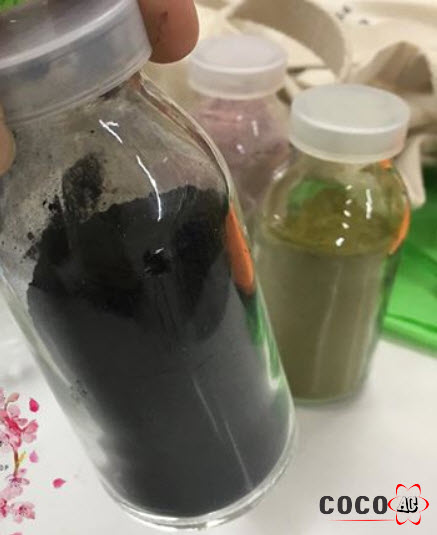 Chứa thành phẩm trong lọ thủy tinh sau khi tự làm than hoạt tính tại nhà Chứa thành phẩm trong lọ thủy tinh sau khi tự làm than hoạt tính tại nhà