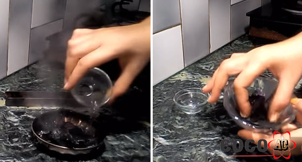 Ngâm than gáo dừa bằng nước hoa hồng Ngâm than gáo dừa bằng nước hoa hồng