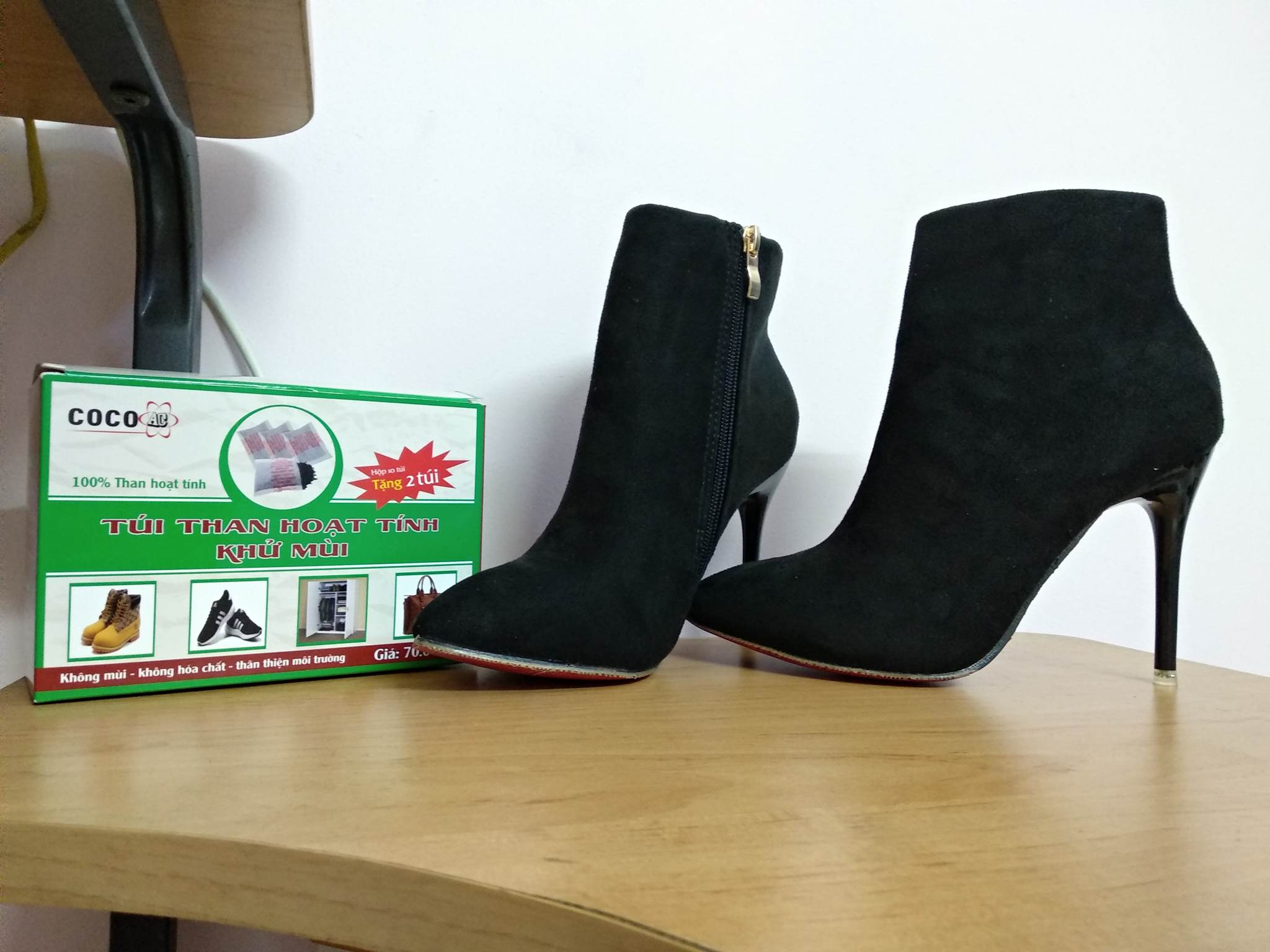 Lắp đặt túi than hoạt tính để khử mùi cho giày cực đơn giản Lắp đặt túi than hoạt tính để khử mùi cho giày cực đơn giản