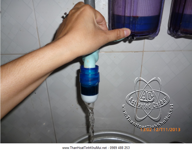 Đầu lọc nước tại vòi dễ dàng gắn vào vòi nước nhà bạn Đầu lọc nước tại vòi dễ dàng gắn vào vòi nước nhà bạn
