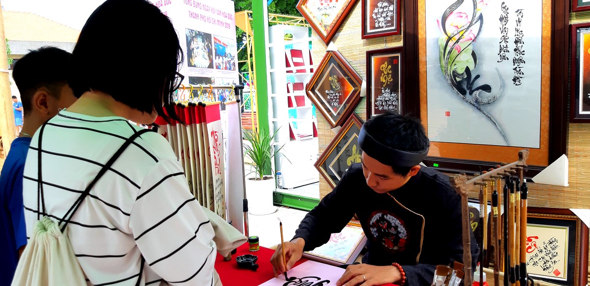 thuê ông đồ tặng chữ thư pháp