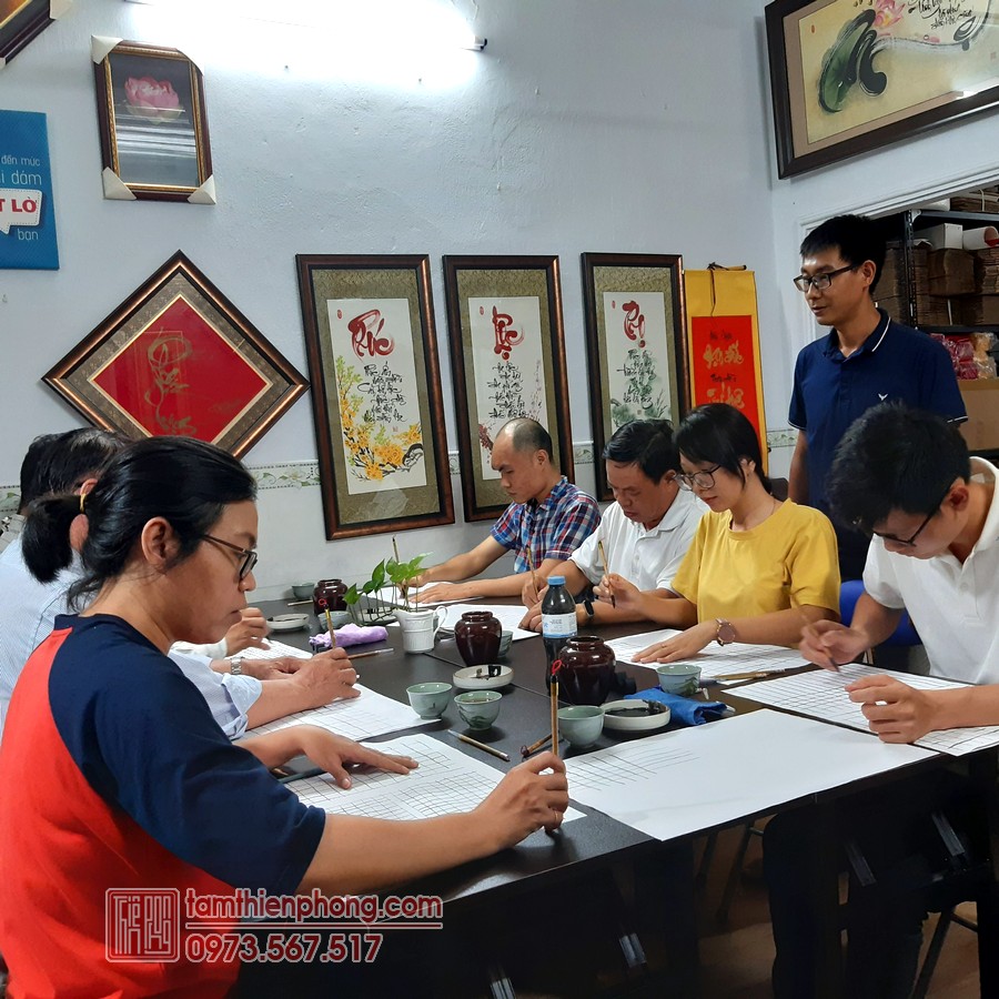Lớp dạy viết thư pháp ở TpHCM Lớp dạy viết thư pháp ở TpHCM
