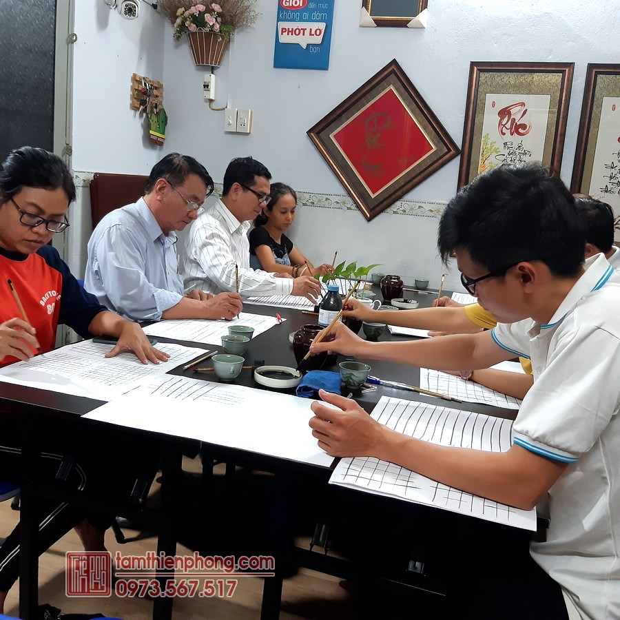 Lớp dạy viết thư pháp ở TpHCM Lớp dạy viết thư pháp ở TpHCM
