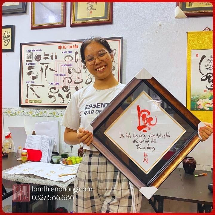 Tác phẩm thực tế của học viên các lớp dạy viết thư pháp cơ bản - nâng cao Tác phẩm thực tế của học viên các lớp dạy viết thư pháp cơ bản - nâng cao