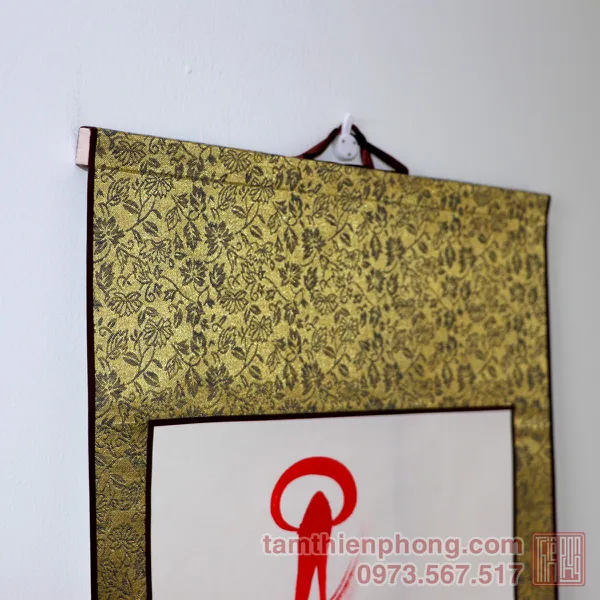 Thư pháp chữ Ân - Liễn bo lụa - 30 x 80cm (Màu ngẫu nhiên)