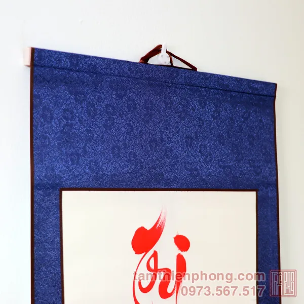 Thư pháp chữ Tri Ân - Liễn bo lụa - 30 x 80cm (Màu ngẫu nhiên)