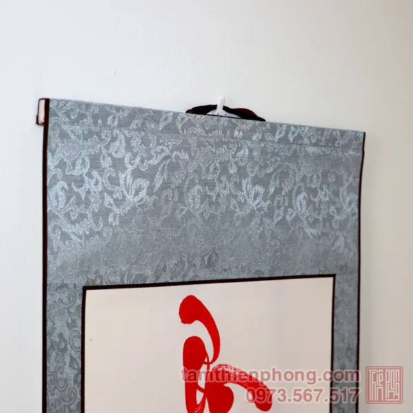 Thư pháp chữ Ơn Cô - Liễn bo lụa - 30 x 80cm (Màu ngẫu nhiên)