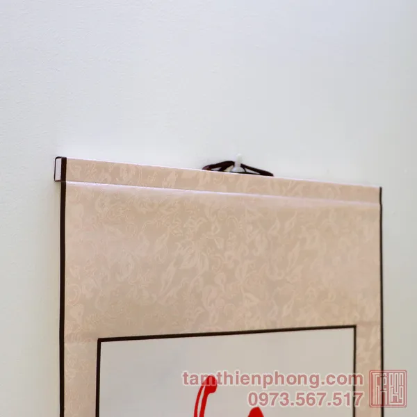 Thư pháp chữ Mẹ - Liễn bo lụa - 30 x 80cm (Màu ngẫu nhiên)