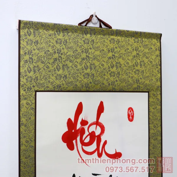 Thư pháp chữ Hiếu - Liễn bo lụa - 30 x 80cm (Màu ngẫu nhiên)