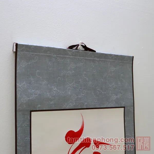 Thư pháp chữ Tài - Liễn bo lụa - 30 x 80cm (Màu ngẫu nhiên)