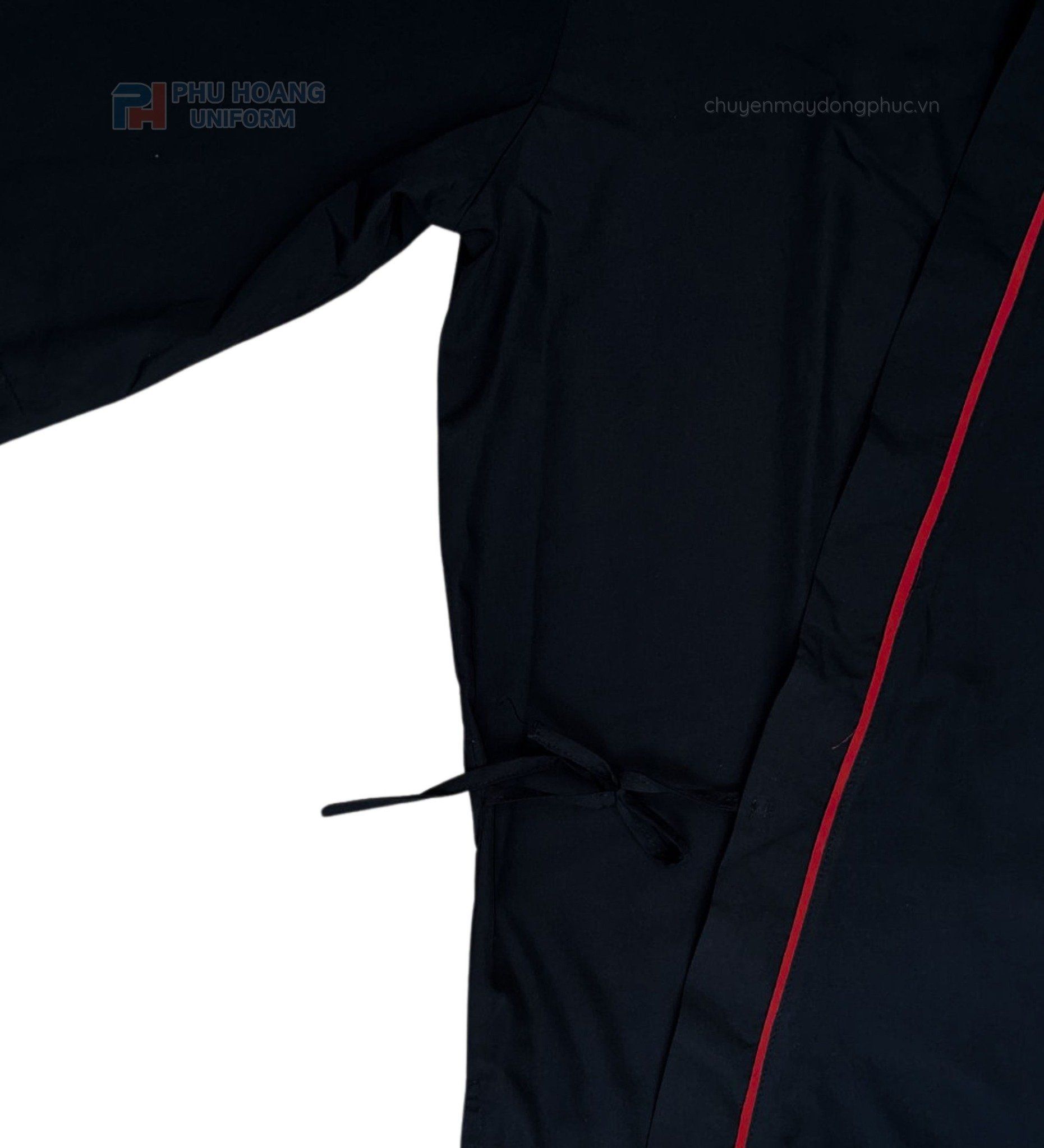 CHI TIẾT ÁO BẾP NHẬT ĐEN PHỐI ĐỎ MAY SẴN SB011