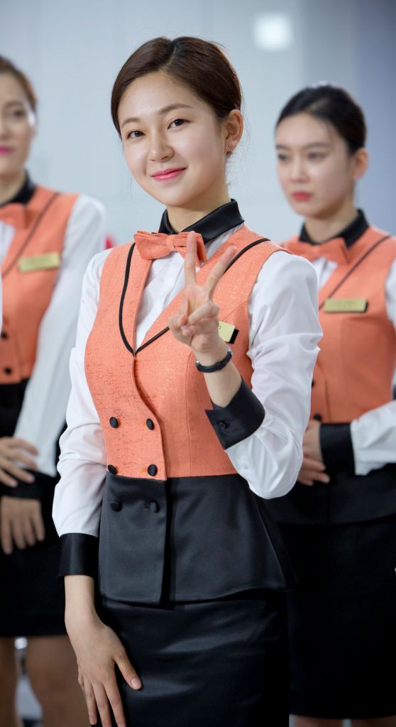 Bộ phận lễ tân yêu cầu chất vải có tình thẩm mỹ cao, tạo form chuẩn giúp tôn dáng người mặc. Bộ phận lễ tân yêu cầu chất vải có tình thẩm mỹ cao, tạo form chuẩn giúp tôn dáng người mặc.