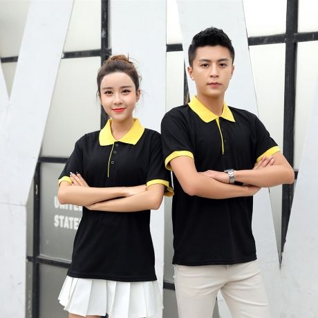 Áo thun cộc tay cùng chấn váy ngắn cho nhân viên nữ, và quấn tây rỗng rãi thoải mái cho nhân viên nam được xem là một set đồng phục khá lí tưởng cho mùa mưa. Áo thun cộc tay cùng chấn váy ngắn cho nhân viên nữ, và quấn tây rỗng rãi thoải mái cho nhân viên nam được xem là một set đồng phục khá lí tưởng cho mùa mưa.