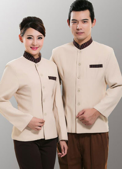 Khăn cổ vừa tạo điểm nhấn, vừa thể hiện sự duyên dáng và chuyên nghiệp của nhân viên lễ tân. Khăn cổ vừa tạo điểm nhấn, vừa thể hiện sự duyên dáng và chuyên nghiệp của nhân viên lễ tân.