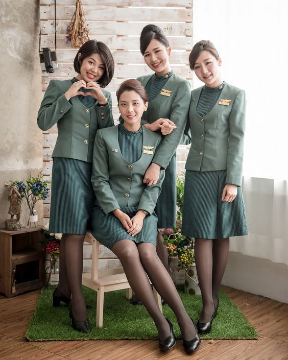 Mẫu đồng phục nhà hàng cực tôn dáng phù hợp cho các nhà hàng sang trọng Mẫu đồng phục nhà hàng cực tôn dáng phù hợp cho các nhà hàng sang trọng