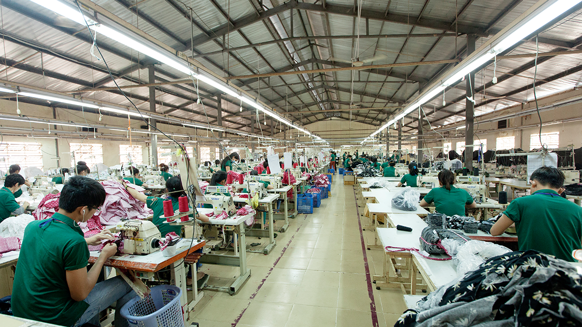 Phú Hoàng sở hữu đội ngũ nhân công lành nghề dày dặn kinh nghiệm Phú Hoàng sở hữu đội ngũ nhân công lành nghề dày dặn kinh nghiệm