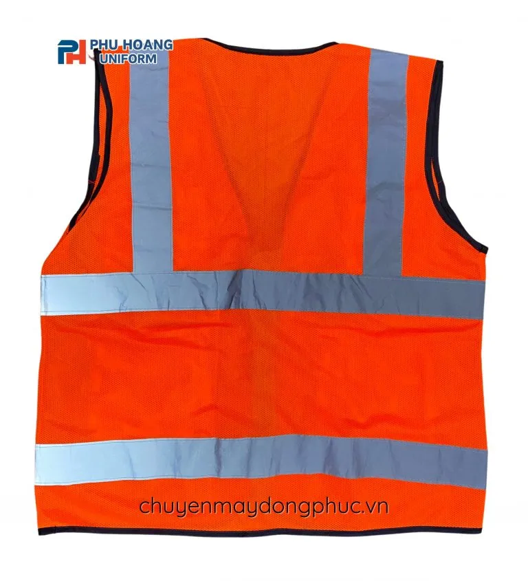 ÁO CÔNG NHÂN (MAY SẴN) SW010 là trang phục bảo hộ thiết yếu cho công nhân, kỹ thuật viên trong môi trường sản xuất, xây dựng, kho bãi. Với sự kết hợp giữa màu cam nổi bật và dải phản quang, sản phẩm không chỉ bảo vệ cơ thể mà còn tăng khả năng nhận diện, đảm bảo an toàn khi làm việc trong điều kiện thiếu ánh sáng hoặc ngoài trời. Thiết kế tiện dụng, chất liệu kaki bền chắc giúp người lao động thoải mái trong ca dài.