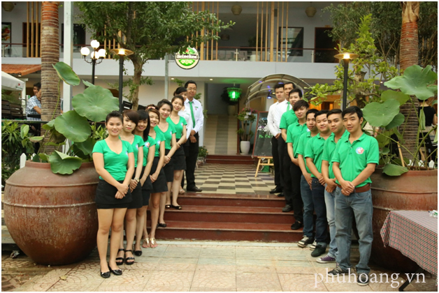 cach-chon-mau-chuan-cho-dong-phuc-nhan-vien-nha-hang cach-chon-mau-chuan-cho-dong-phuc-nhan-vien-nha-hang-2.jpg (300 KB)