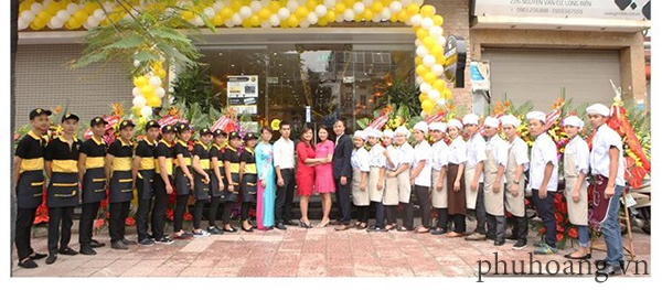 nhung-kieu-dang-thiet-ke-dong-phuc-cho-nhan-vien-tai-nha-hang nhung-kieu-dang-thiet-ke-dong-phuc-cho-nhan-vien-tai-nha-hang-2.jpg (198 KB)