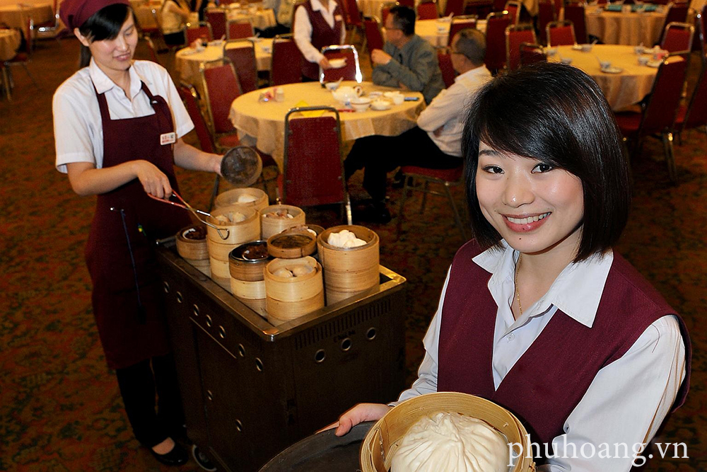 uu-diem-va-nhuoc-diem -khi-may-dong-phuc-cua-nhan-vien-phuc-vu-voi-so-luong-lon uu-diem-va-nhuoc-diem-khi-may-dong-phuc-cua-nhan-vien-phuc-vu-voi-so-luong-lon-1.jpg (554 KB)