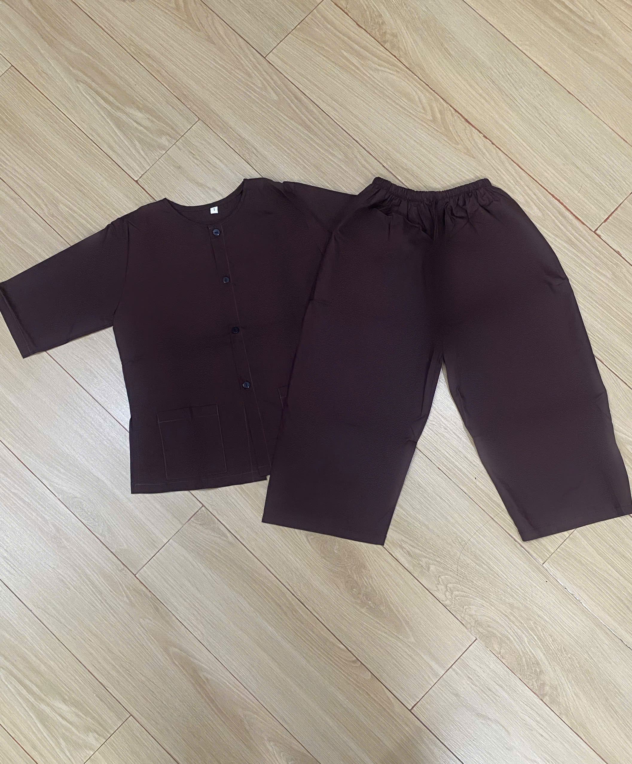 BỘ ĐỒ BÀ BA TRẺ EM MÀU NÂU MAY SẴN ST005