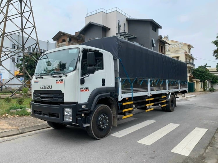 SO SÁNH XE TẢI JAC N750 E5 PLUS 7.3 TẤN VÀ ISUZU | NÊN CHỌN MẪU NÀO?