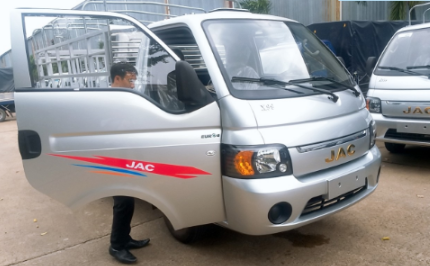 Vì tài xế sẽ không thể nhìn thấy bạn ở bên phải trong kính chiếu hậu Vì tài xế sẽ không thể nhìn thấy bạn ở bên phải trong kính chiếu hậu