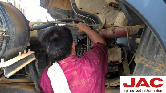 Thay nhớt cho xe tải JAC Thay nhớt cho xe tải JAC