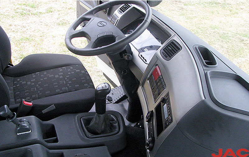 Cabin xe đầu kéo Jac 380 Gallop noi-that.jpg (133 KB)