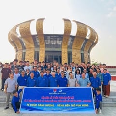 Mỹ Thới tổ chức hành trình về nguồn tại Đền thờ Vua Hùng