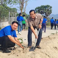 Tuổi trẻ An Giang hỗ trợ xây dựng ấp nông thôn mới  rên địa bàn xã đông đồng bào dân tộc thiểu số