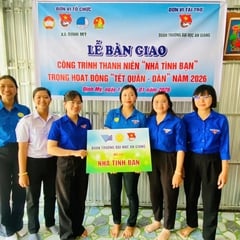 Bàn giao công trình thanh niên “Nhà Tình Bạn” cho học sinh có hoàn cảnh khó khăn tại xã Định Mỹ