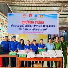 Định Mỹ trao 150 phần quà cho hộ dân có hoàn cảnh khó khăn