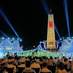 Đoàn viên thanh niên tỉnh An Giang thắp nến tri ân tại nghĩa trang liệt sĩ tỉnh An Giang