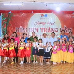 Chương trình Vui hội Trăng rằm - Trao gửi yêu thương