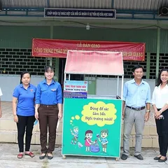Khánh thành ngôi nhà xanh thu rom rác thải nhựa