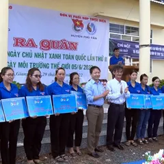 Ra quân Ngày Chủ nhật xanh lần II năm 2022 tại huyện Phú Tân
