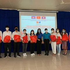 Tỉnh đoàn, Ủy ban Hội tỉnh An Giang: Tặng quà cho sinh viên Campuchia, Lào và sinh viên người dân tộc có hoàn cảnh khó khăn