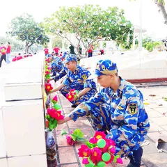 An Giang: Hàng trăm đoàn viên thanh niên tri ân các anh hùng liệt sĩ