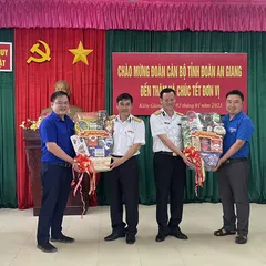 Tỉnh Đoàn An Giang: Thăm và chúc Tết cán bộ, chiến sĩ Phòng Kỹ thuật Vùng 5 Hải quân năm 2023